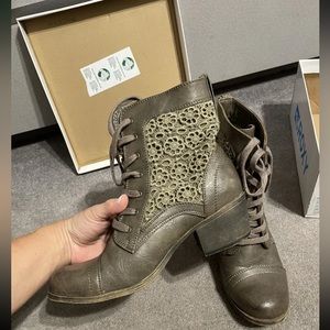 Roxy Women’s Colbie Boot w/ Lace Detail - Sz 9